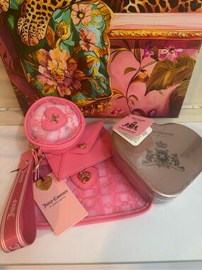 Juicy Couture Pink Heart Charm Wristlet Trio w/ 3 Lip Glosses in Heart Container
